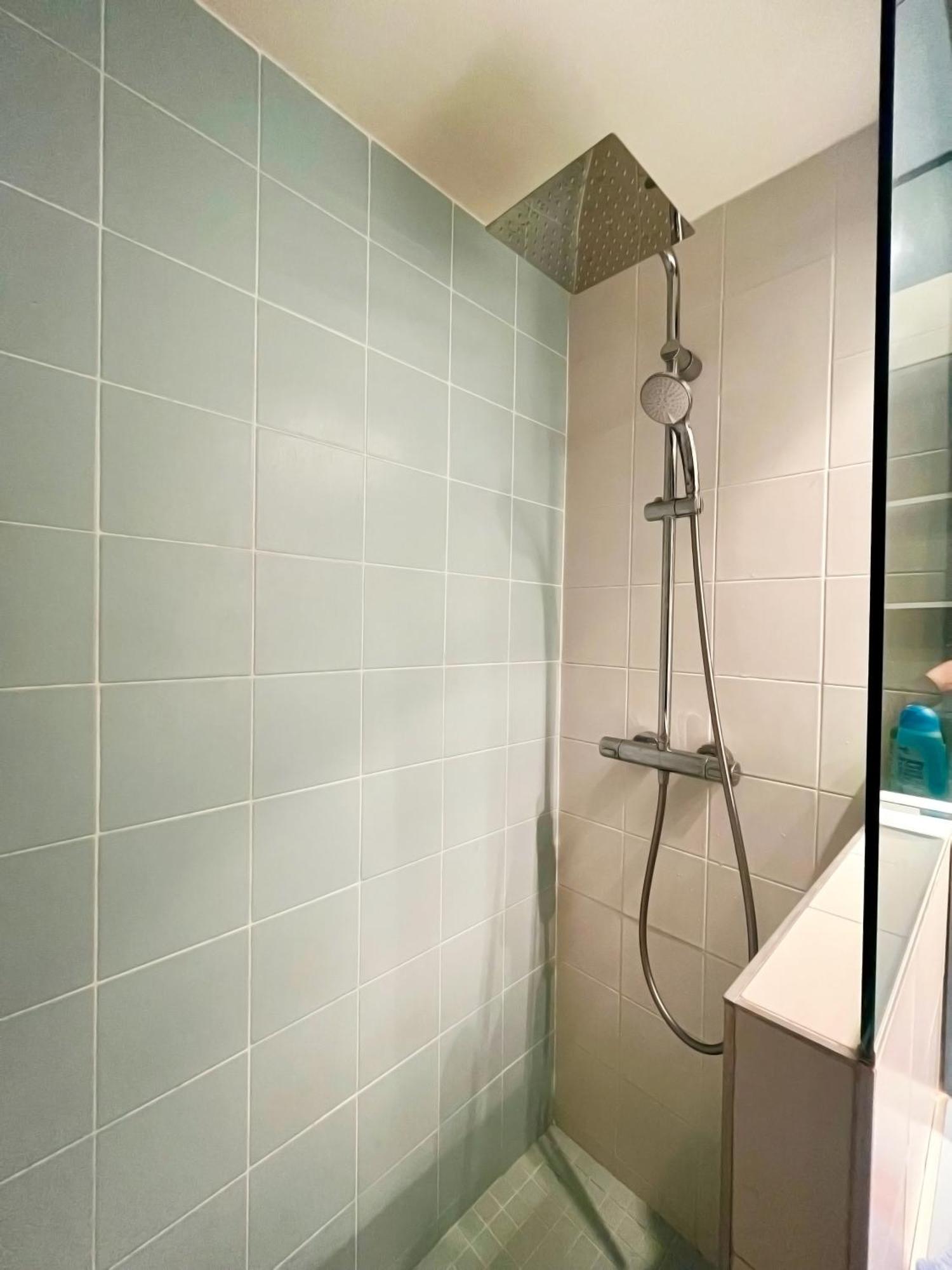Apt Golfe Juan - 5Min Des Plages - Parking Privee - Piscine Rooftop Валлорис Экстерьер фото